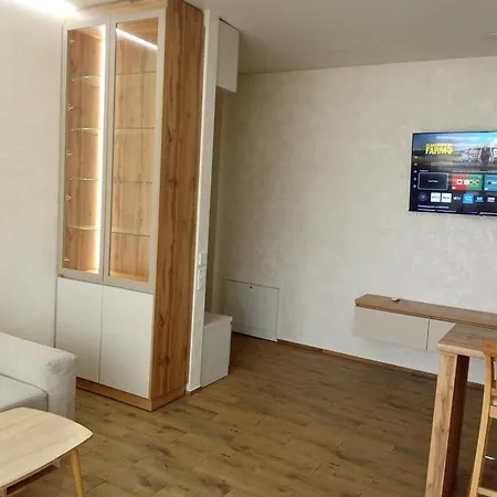 люкс 1 кім 3-4 місця з кондиціонерами Apartment *